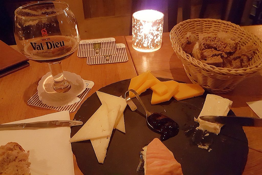 Maastricht Kaasbar Käse Bier